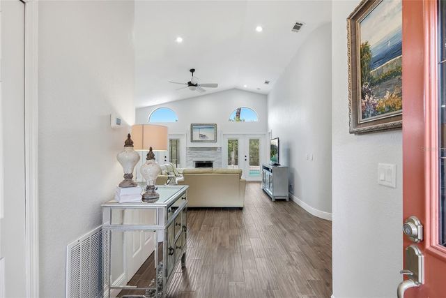 5274 WHITE SAND CIRCLE NE, St Petersburg, FL 33703
