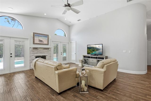 5274 WHITE SAND CIRCLE NE, St Petersburg, FL 33703