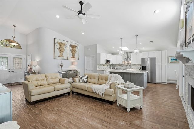 5274 WHITE SAND CIRCLE NE, St Petersburg, FL 33703