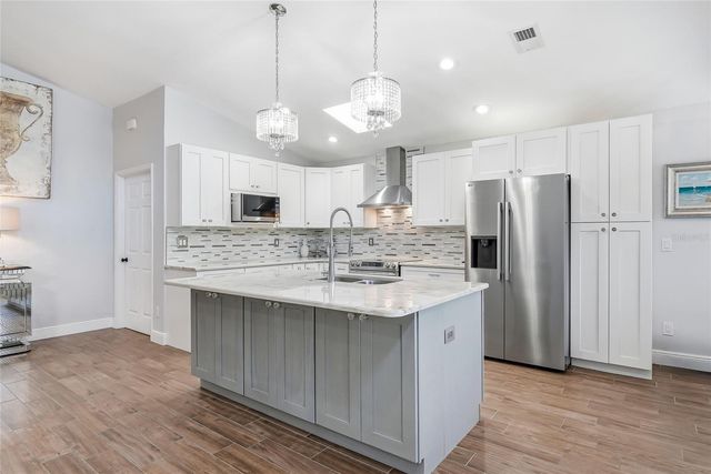 5274 WHITE SAND CIRCLE NE, St Petersburg, FL 33703
