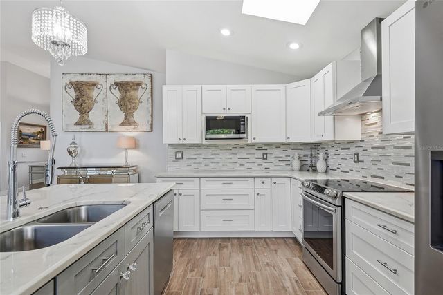 5274 WHITE SAND CIRCLE NE, St Petersburg, FL 33703