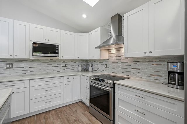 5274 WHITE SAND CIRCLE NE, St Petersburg, FL 33703