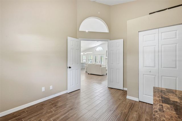 5274 WHITE SAND CIRCLE NE, St Petersburg, FL 33703