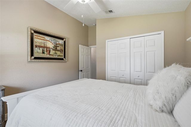 5274 WHITE SAND CIRCLE NE, St Petersburg, FL 33703