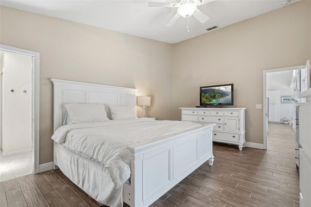 5274 WHITE SAND CIRCLE NE, St Petersburg, FL 33703