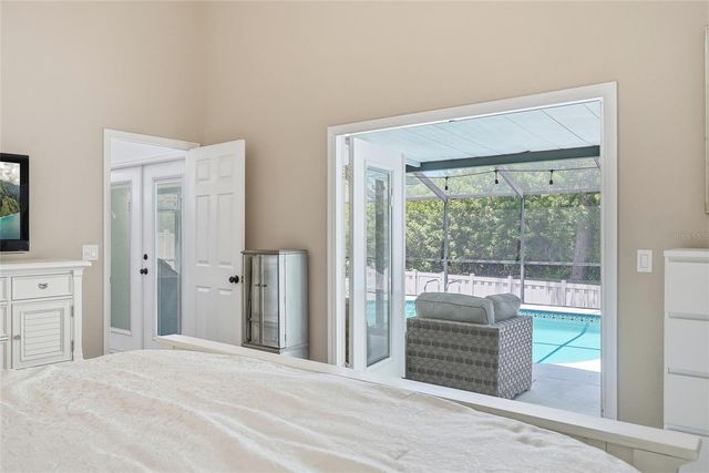 5274 WHITE SAND CIRCLE NE, St Petersburg, FL 33703