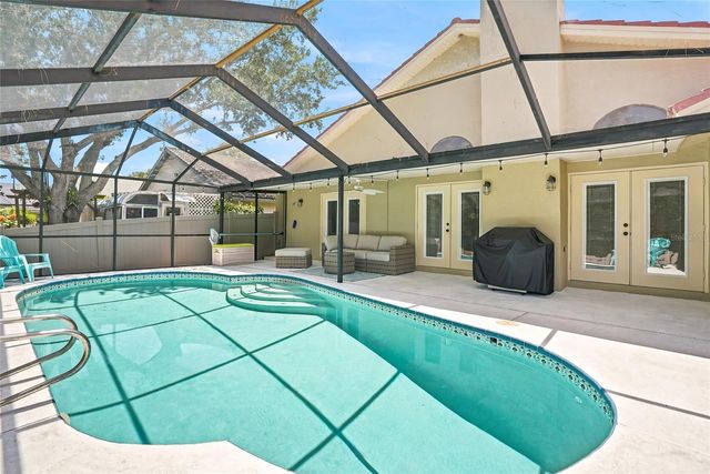 5274 WHITE SAND CIRCLE NE, St Petersburg, FL 33703