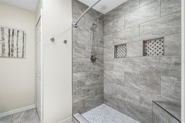 5274 WHITE SAND CIRCLE NE, St Petersburg, FL 33703