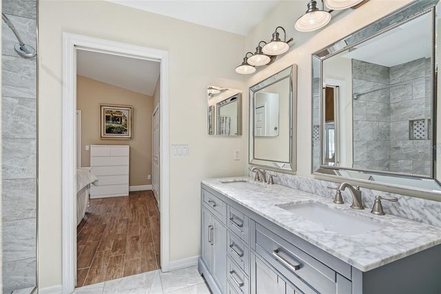 5274 WHITE SAND CIRCLE NE, St Petersburg, FL 33703