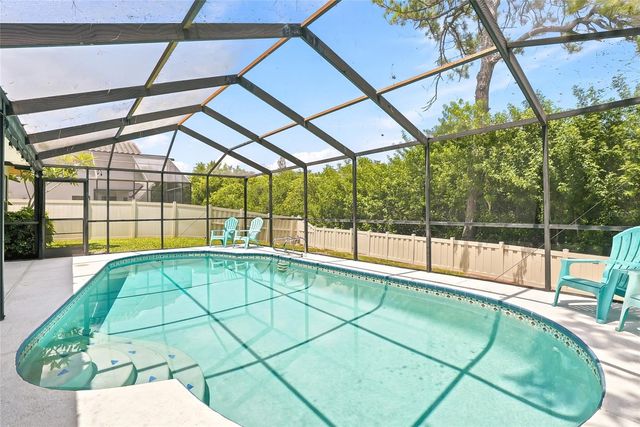 5274 WHITE SAND CIRCLE NE, St Petersburg, FL 33703