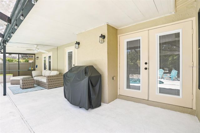 5274 WHITE SAND CIRCLE NE, St Petersburg, FL 33703