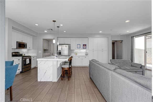 21730 Bene, Saugus, CA 91350