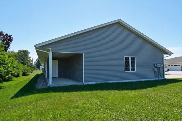 815 Parkside Lane, Charles City, IA 50616