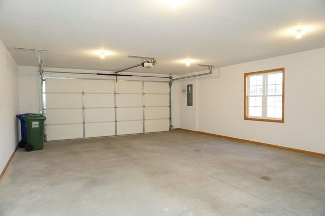 815 Parkside Lane, Charles City, IA 50616