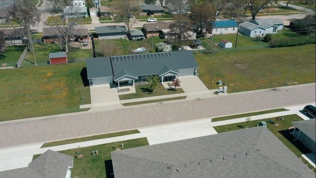 815 Parkside Lane, Charles City, IA 50616