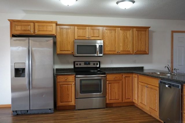 815 Parkside Lane, Charles City, IA 50616