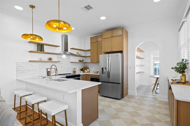 5606 N MIAMI AVENUE, Tampa, FL 33604