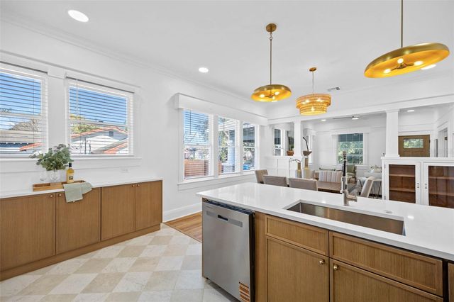 5606 N MIAMI AVENUE, Tampa, FL 33604