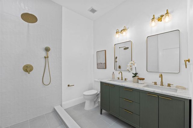 5606 N MIAMI AVENUE, Tampa, FL 33604