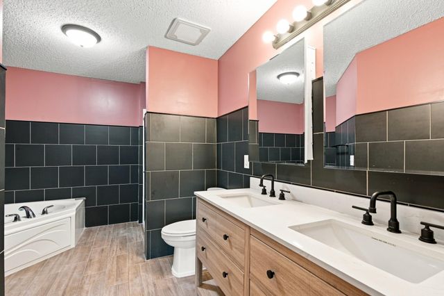 8605 Tessman Circle N, Brooklyn Park, MN 55445