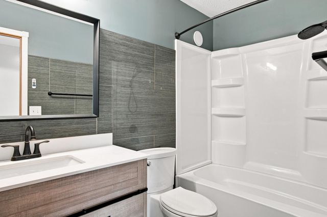 8605 Tessman Circle N, Brooklyn Park, MN 55445