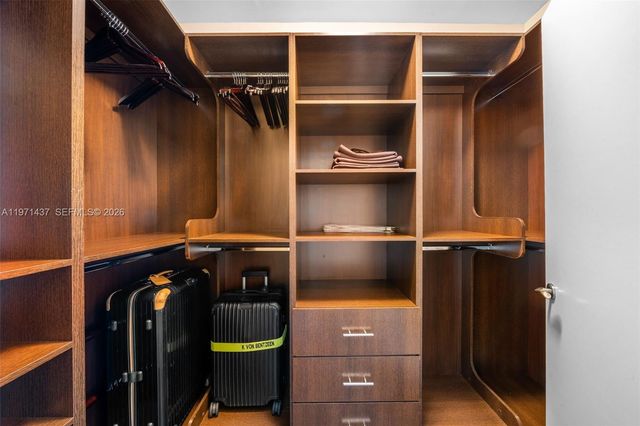 3301 NE 183rd St 1104, Aventura, FL 33160