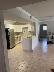 450 W Palm Cir Circle W 103, Pembroke Pines, FL 33025
