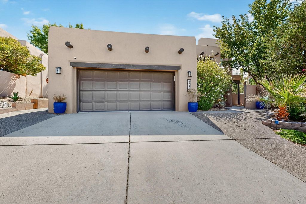 4324 DRY CREEK Place NW, Albuquerque, NM 87114