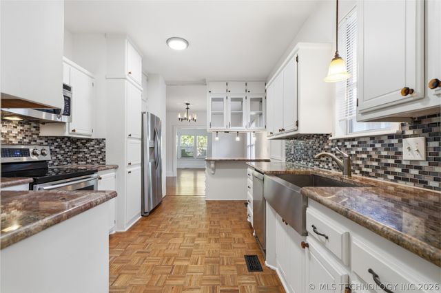 1527 S Yorktown Avenue, Tulsa, OK 74104