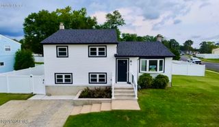8 Forsgate Drive, Freehold, NJ 07728