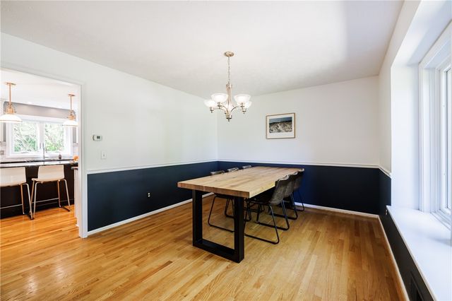 121 Caversham Woods, Pittsford, NY 14534