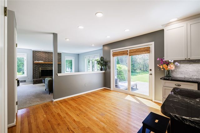 121 Caversham Woods, Pittsford, NY 14534