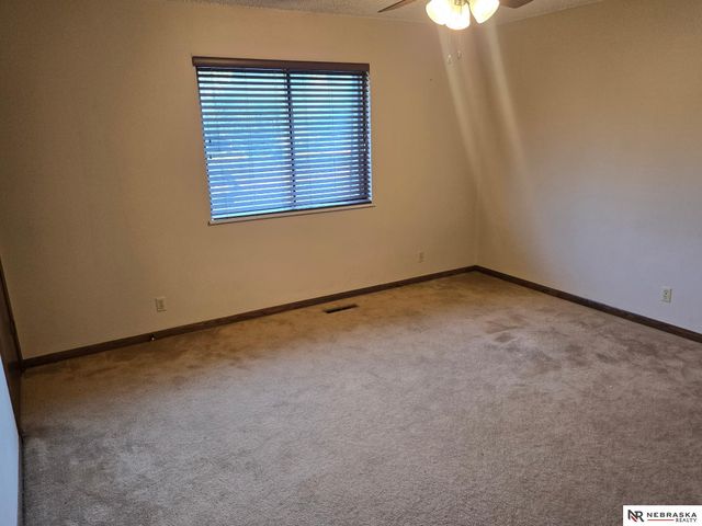 3325 Neerpark Drive, Lincoln, NE 68506