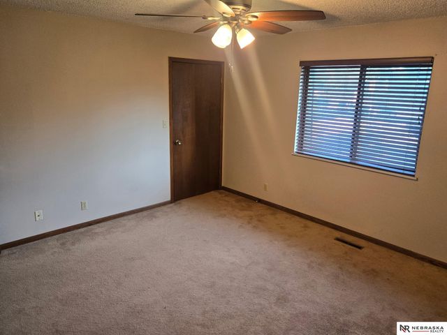 3325 Neerpark Drive, Lincoln, NE 68506
