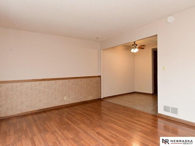 3325 Neerpark Drive, Lincoln, NE 68506