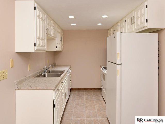 3325 Neerpark Drive, Lincoln, NE 68506