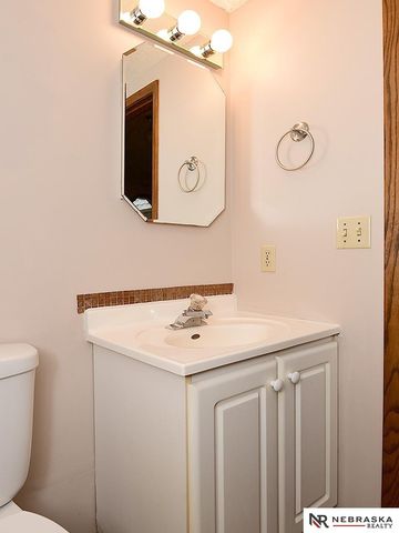 3325 Neerpark Drive, Lincoln, NE 68506