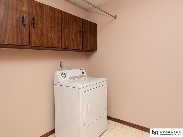 3325 Neerpark Drive, Lincoln, NE 68506