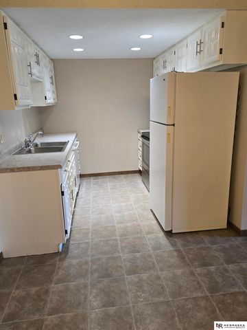 3325 Neerpark Drive, Lincoln, NE 68506