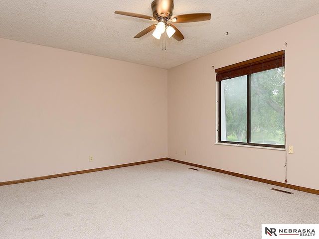 3325 Neerpark Drive, Lincoln, NE 68506