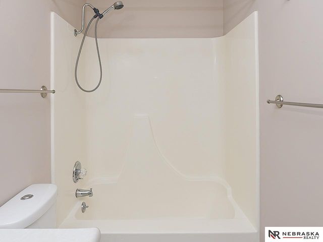 3325 Neerpark Drive, Lincoln, NE 68506