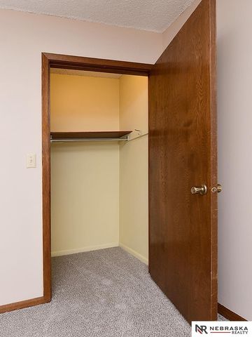 3325 Neerpark Drive, Lincoln, NE 68506