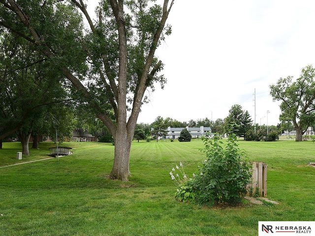 3325 Neerpark Drive, Lincoln, NE 68506