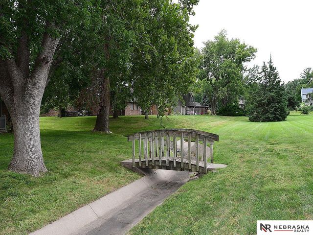 3325 Neerpark Drive, Lincoln, NE 68506