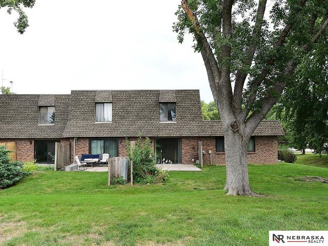 3325 Neerpark Drive, Lincoln, NE 68506