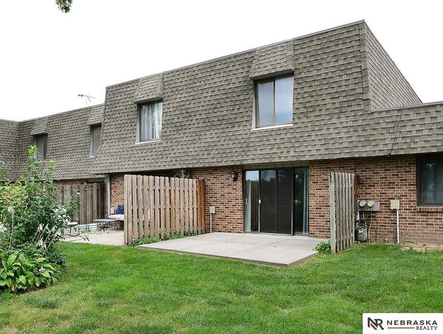 3325 Neerpark Drive, Lincoln, NE 68506