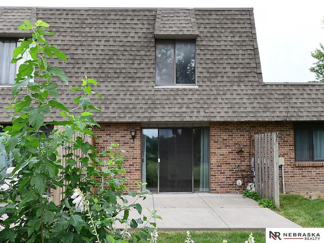 3325 Neerpark Drive, Lincoln, NE 68506