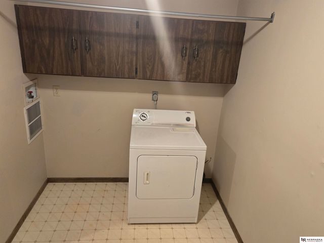 3325 Neerpark Drive, Lincoln, NE 68506