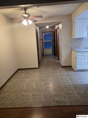 3325 Neerpark Drive, Lincoln, NE 68506