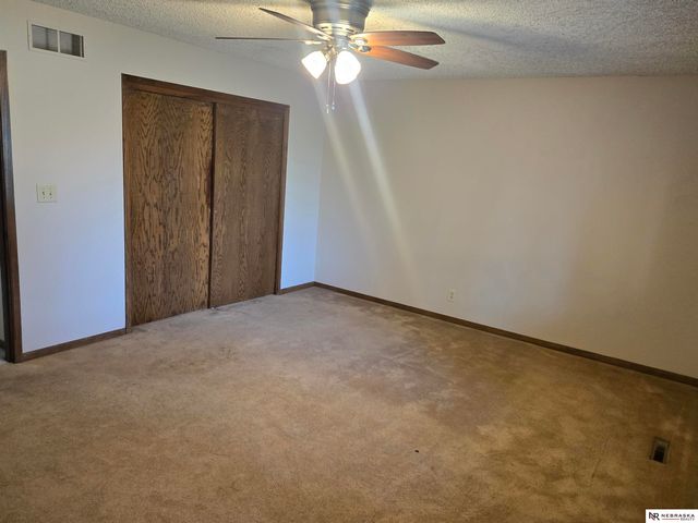 3325 Neerpark Drive, Lincoln, NE 68506